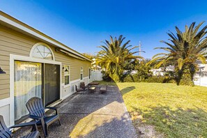 Khu ẩm thực ngoài trời