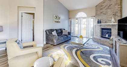 Spacious and Quiet Home With Private Patio & Enclosed Yard