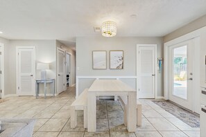 3 bedrooms, individually decorated, individually furnished, bed sheets - Spacious Beach House With Private Pool, Firepit and Enclosed Yard (St. Augustine)