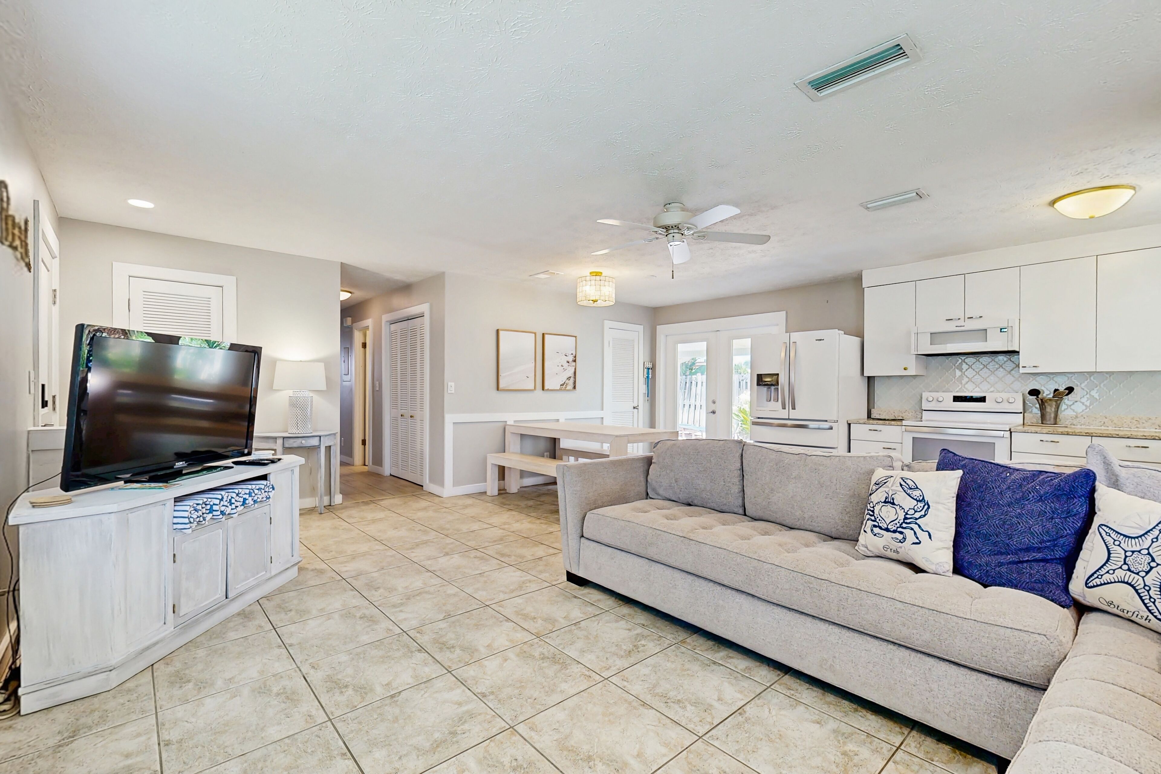 Nhà, nhiều giường, có thể sử dụng hồ bơi, quang cảnh hồ bơi (Buddha's Surf Shack) | Khu phòng khách