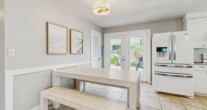 Spacious Beach House With Private Pool, Firepit and Enclosed Yard