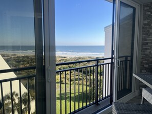 Appart'hôtel, plusieurs lits, accès piscine, vue plage (Anastia Condos) | Vue de la chambre