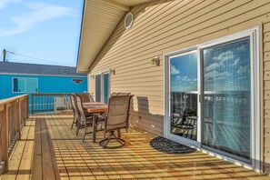 Outdoor dining - Oceanfront Home w/ two Kitchens, Furnished Patio & Balcony, & Beach Access (St. Augustine)