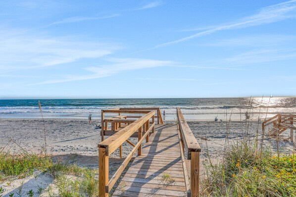 Beach - Oceanfront Home w/ two Kitchens, Furnished Patio & Balcony, & Beach Access (St. Augustine)