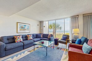 Interior - Renovated Condo With Easy Beach Access, Balcony, Pool & Spectacular Ocean Views (Fernandina Beach)