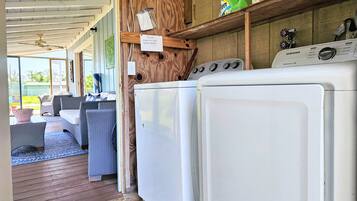 Talo, useita sänkyjä, patio (Blue Surf at Hammock Beach) | Pesulapalvelu