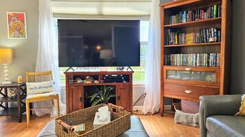 Talo, useita sänkyjä, patio (Blue Surf at Hammock Beach) | Oleskelualue