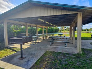 Outdoor dining - Private House Walk to the Beach & Parks! Large Decks, Family Vacation! Hammock Beach (Palm Coast)