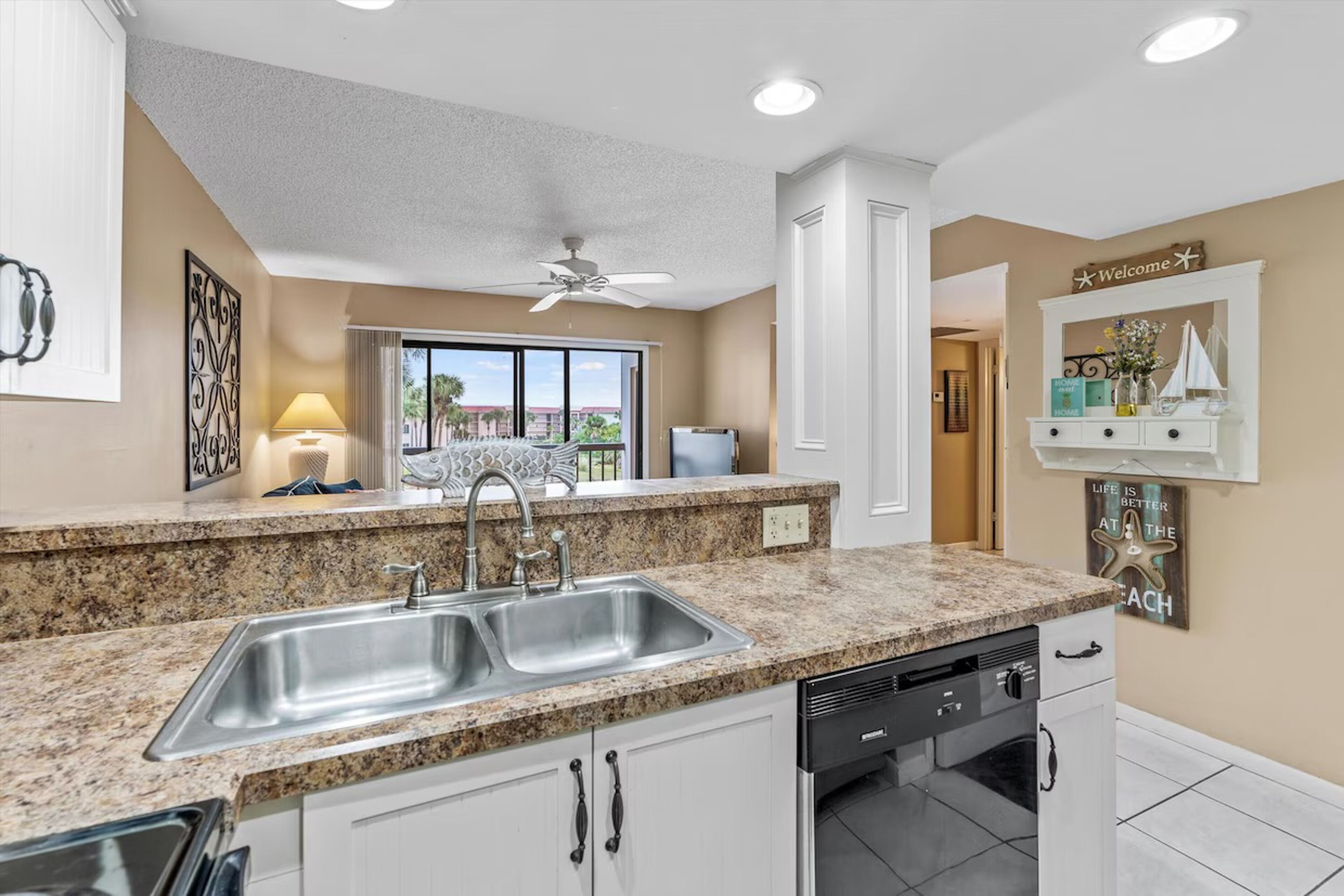 Condo, varias camas, acceso a la alberca, vista al océano (Beachside Haven) | Cocina privada