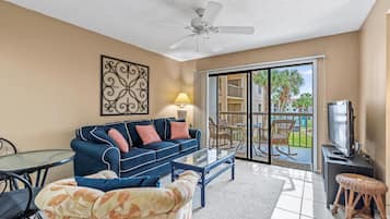 Condo, Multiple Beds, Pool Access, Ocean View (Beachside Haven) | Living area