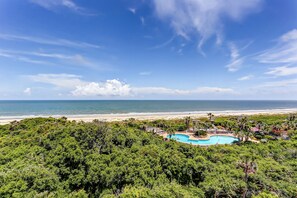 Beach nearby - Oceanfront Condo With Balcony, Water Views, AC & Outdoor Pool (Fernandina Beach)