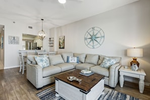 Condo, Plusieurs lits, balcon, vue sur la plage (2603 Surfview) | Aire de séjour