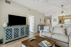 Living area - Oceanfront Condo,beach Access, Heated Pool, Tennis Courts (Palm Coast)