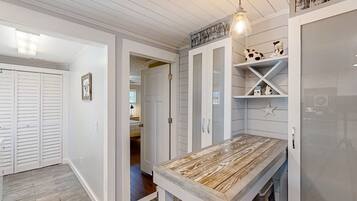 House, Multiple Beds, Patio, Garden View (Old Town Retreat) | Interior