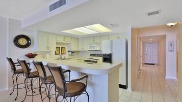 Condo, Multiple Beds, Balcony, Beach View (Sand Dollar III 605) | Private kitchen