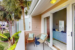 Terrace/patio - Spacious Condo With 2 Private Balconies, Beach Access and Pool (St. Augustine)