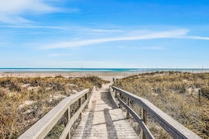 Una spiaggia nelle vicinanze
