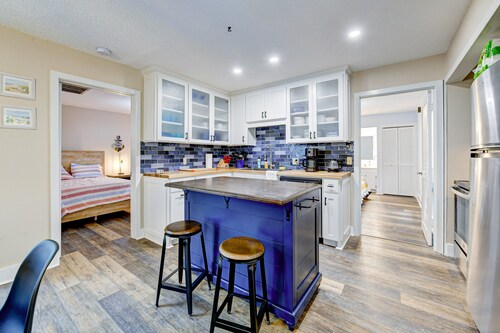 Sleek Golf-front Condo With a Washer/dryer, Deck, & Central AC - dog Friendly