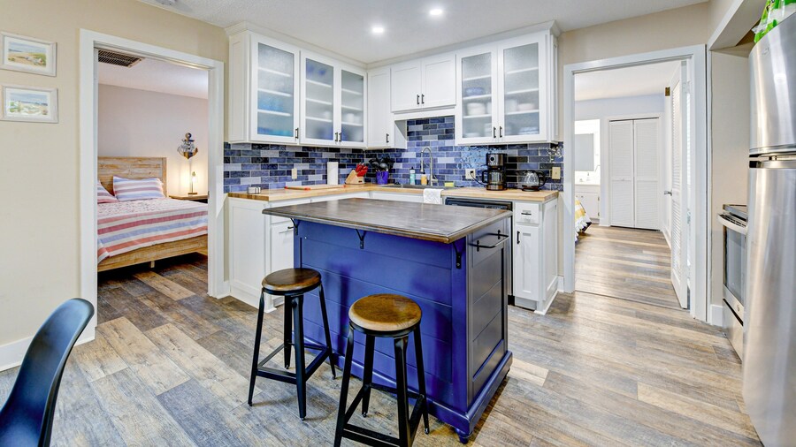 Sleek Golf-front Condo With a Washer/dryer, Deck, & Central AC - dog Friendly