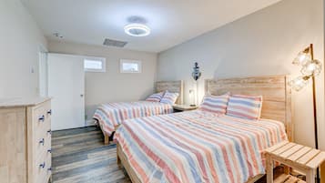 Condo, nhiều giường, sân hiên (Golf Villa Getaway) | 2 phòng ngủ, trang trí khác biệt