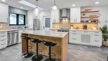 House, Multiple Beds, Pool Access, Pool View (Garden Pool Paradise) | Private kitchen