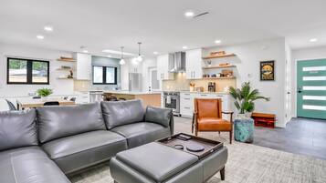 House, Multiple Beds, Pool Access, Pool View (Garden Pool Paradise) | Interior