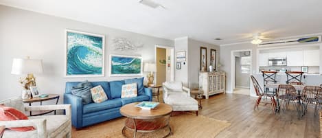 Casa, várias camas, varanda, vista para o jardim (Whale Tale - Main) | Área de estar