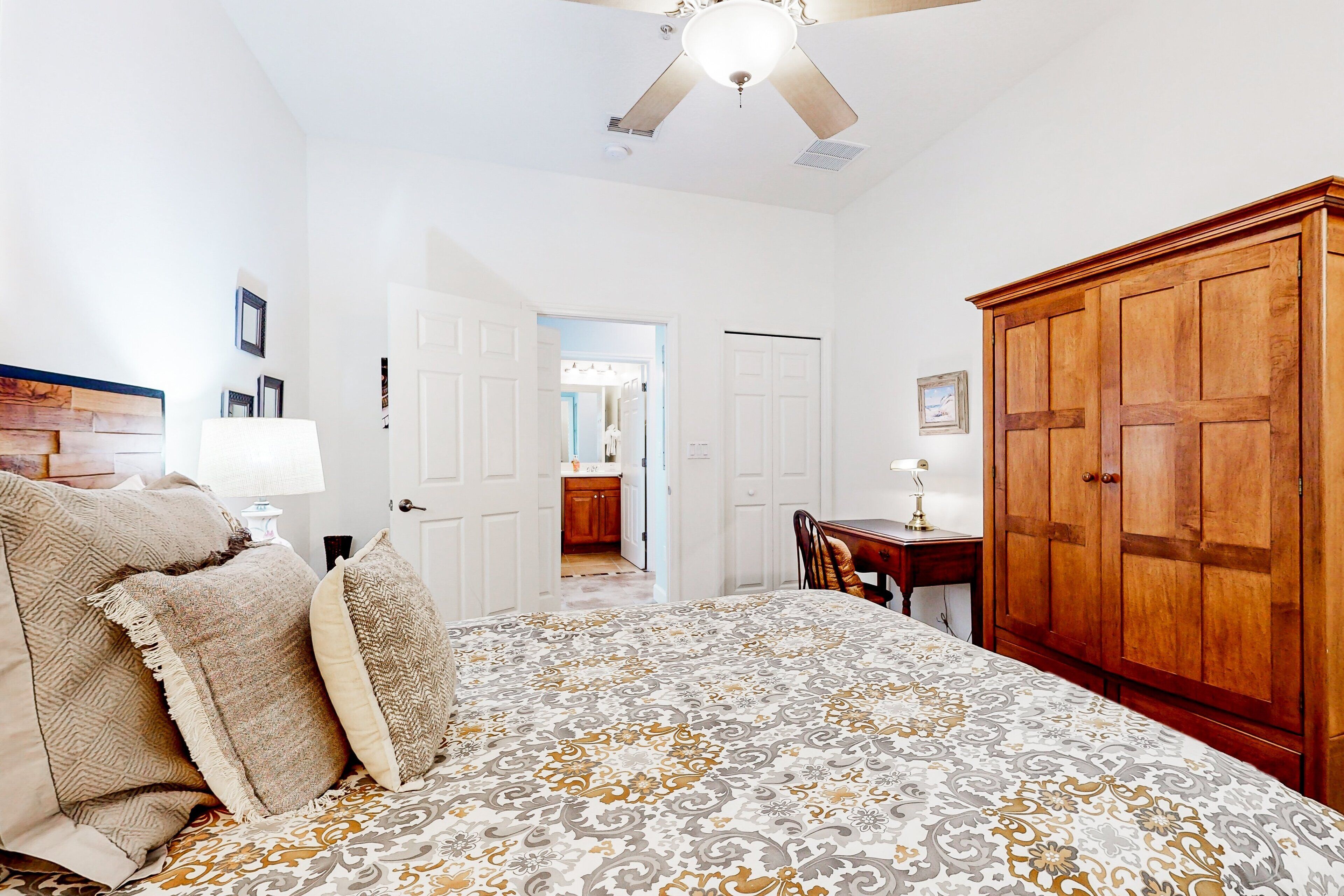 3 Schlafzimmer, individuell dekoriert, individuell eingerichtet