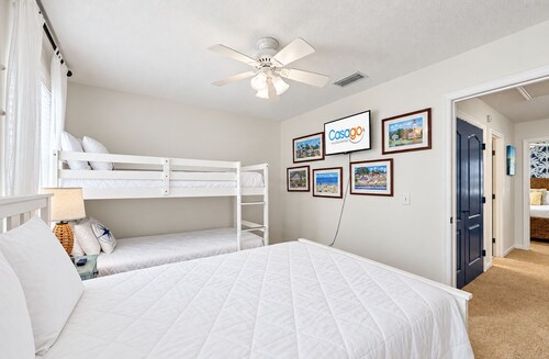 Snowbird-friendly Condo With Patio, Central AC, W/d, Pool & Tennis - Near Beach