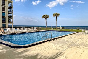 Pool - Oceanfront Condo With Pool, Ocean Views, and Washer/dryer (St. Augustine)