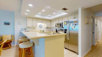 Condo, Multiple Beds, Patio, Beach View (Best of the Beach) | Private kitchen