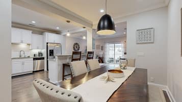 3 bedrooms, individually decorated, individually furnished, bed sheets