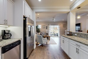 Private kitchen - Private Paradise With Modern Comforts, Relaxing Spaces, and Dog-friendly Perks (St. Simons Island)