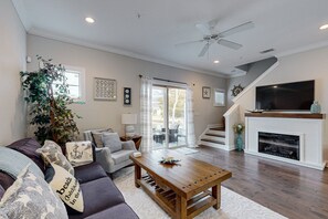 Living area - Private Paradise With Modern Comforts, Relaxing Spaces, and Dog-friendly Perks (St. Simons Island)