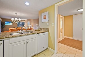 Leilighet, flere senger, terrasse, bassengutsikt (2108 BeachWood) | Innvendig