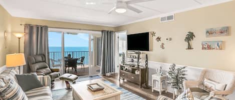 Appart'hôtel, plusieurs lits, accès piscine, vue océan (Amelia South Condo E7) | Coin séjour