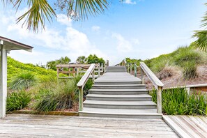 Exterior detail - Spacious Condo With Beach Access, Balcony, AC & Outdoor Pool (Fernandina Beach)