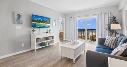 Polished Oceanfront Condo With Pool Access, Private Balcony & Washer/dryer