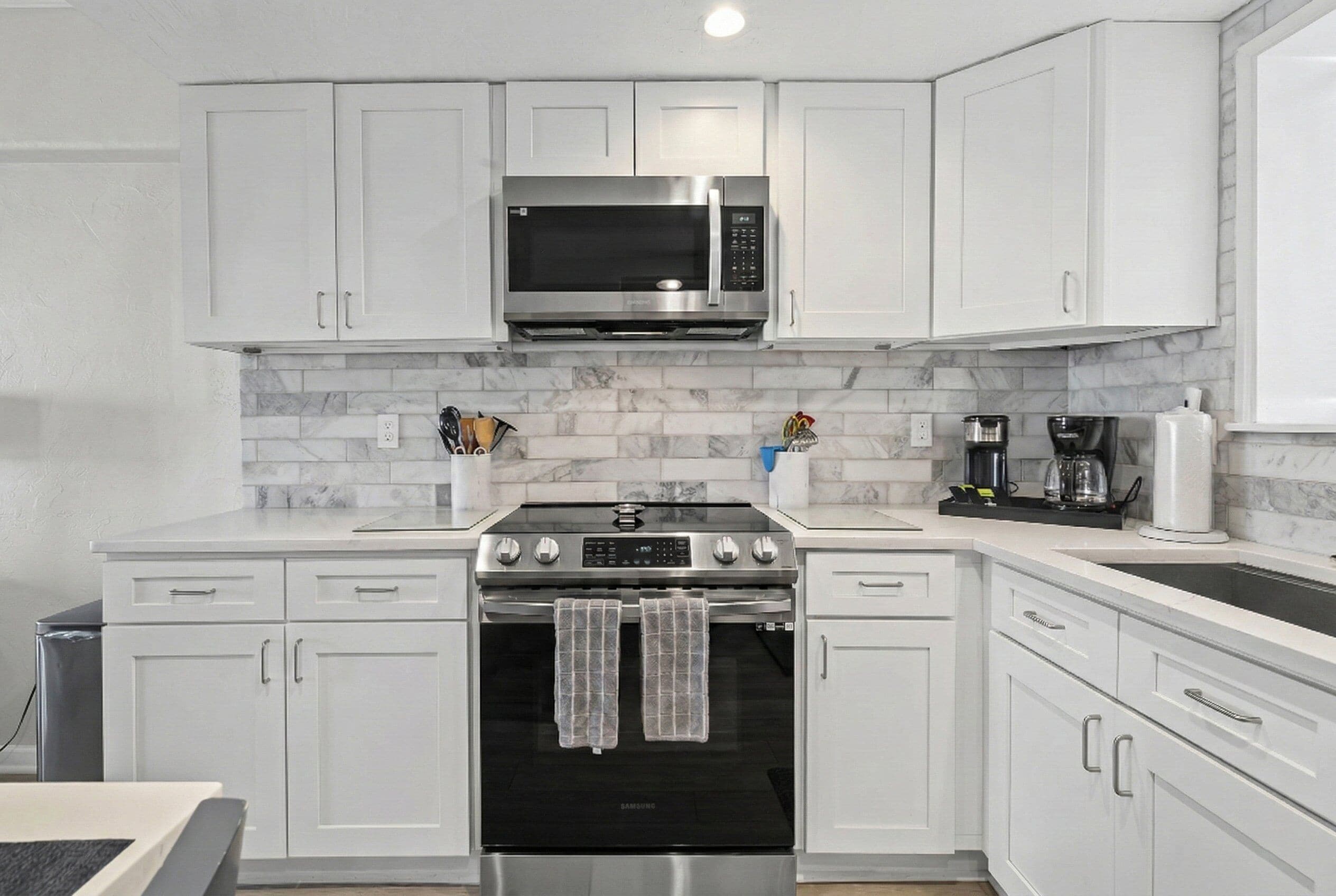 Kondominium, Beberapa Tempat Tidur, balkon, pemandangan samudra (Sunshine and a View) | Dapur pribadi