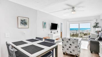 2 bedrooms, individually decorated, individually furnished