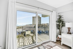 Apartment, Mehrere Betten, Balkon, Meerblick (Sunshine and a View) | Ausblick vom Zimmer