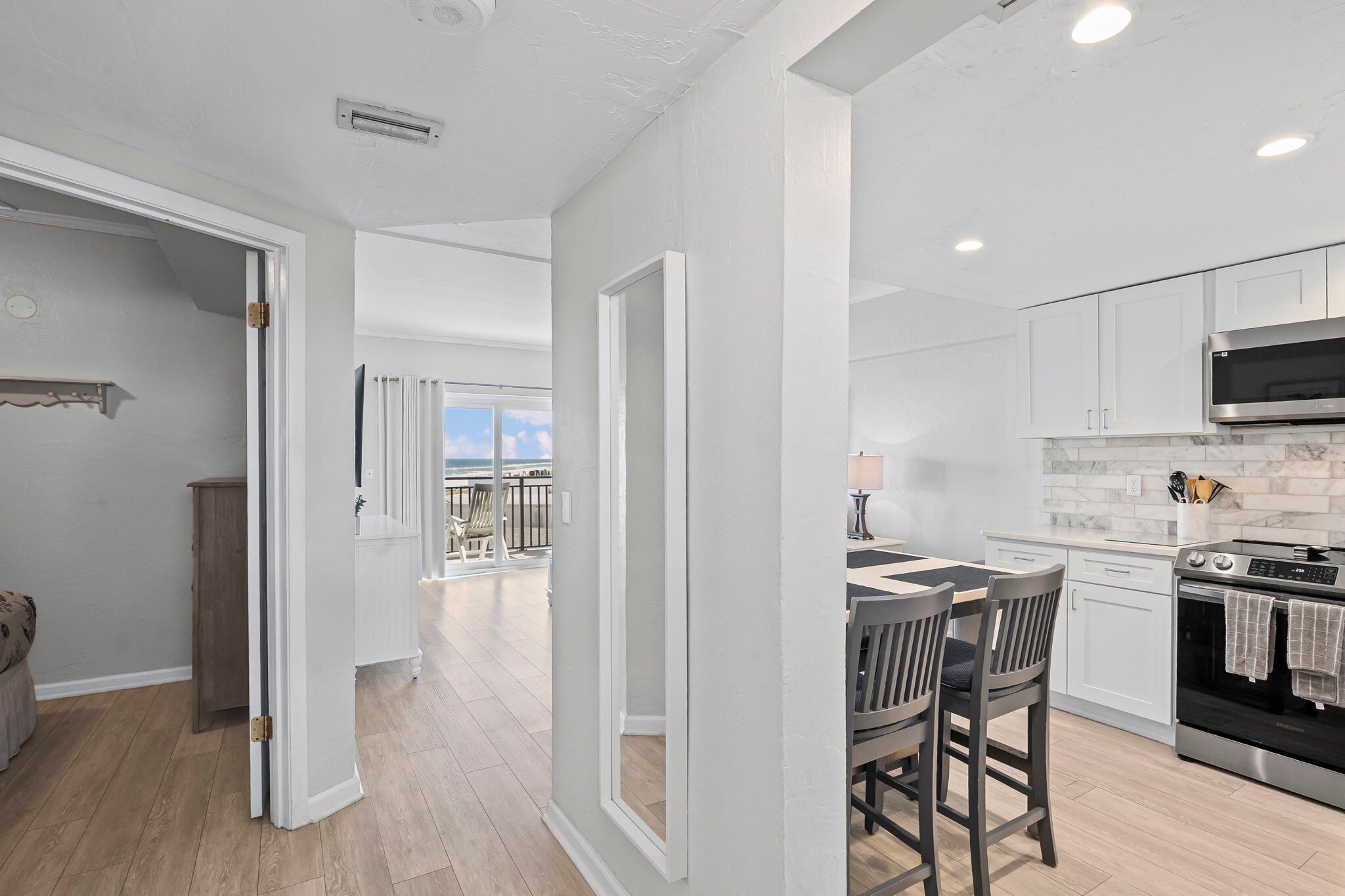 Condo, Multiple Beds, Balcony, Ocean View (Sunshine and a View) | Interior