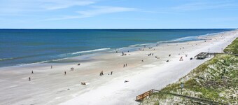 Renovated Condo With Ocean Views, Pool, & Beach Access