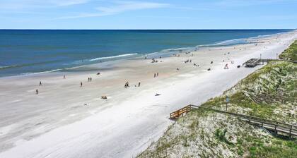 Renovated Condo With Ocean Views, Pool, & Beach Access