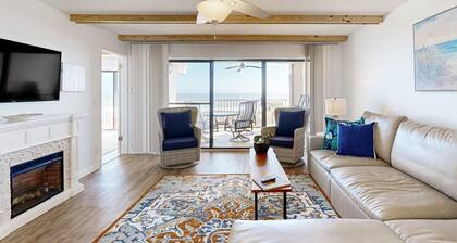 Oceanfront Condo With Private Balcony, Shared Pool and Beach Access
