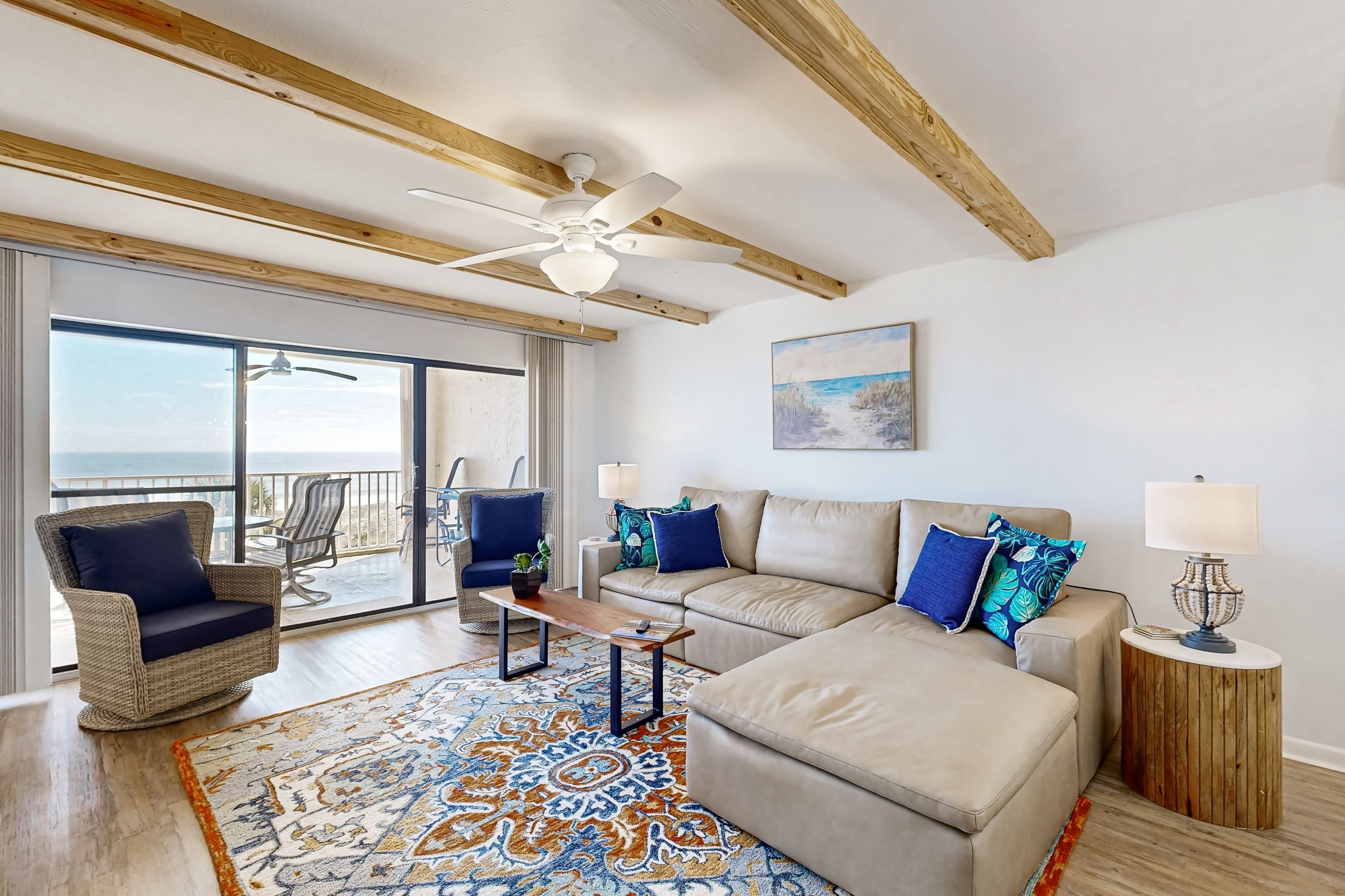 Apartment, Mehrere Betten, Terrasse, Meerblick (302 Atlantis on Amelia) | Wohnbereich
