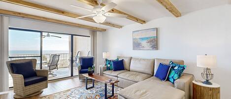 Apartment, Mehrere Betten, Terrasse, Meerblick (302 Atlantis on Amelia) | Wohnbereich