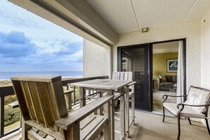 Condo, 1 cama King size, patio, vista al océano (C116 Amelia Surf and Racquet) | Restaurante al aire libre