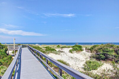 Oceanfront Condo With Pool & Tennis - Balcony, AC, Wifi & Washer/dryer