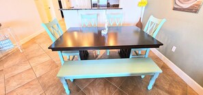 Leilighet, flere senger, adgang til basseng, havutsikt (Parrots Paradise) | Spiseområde